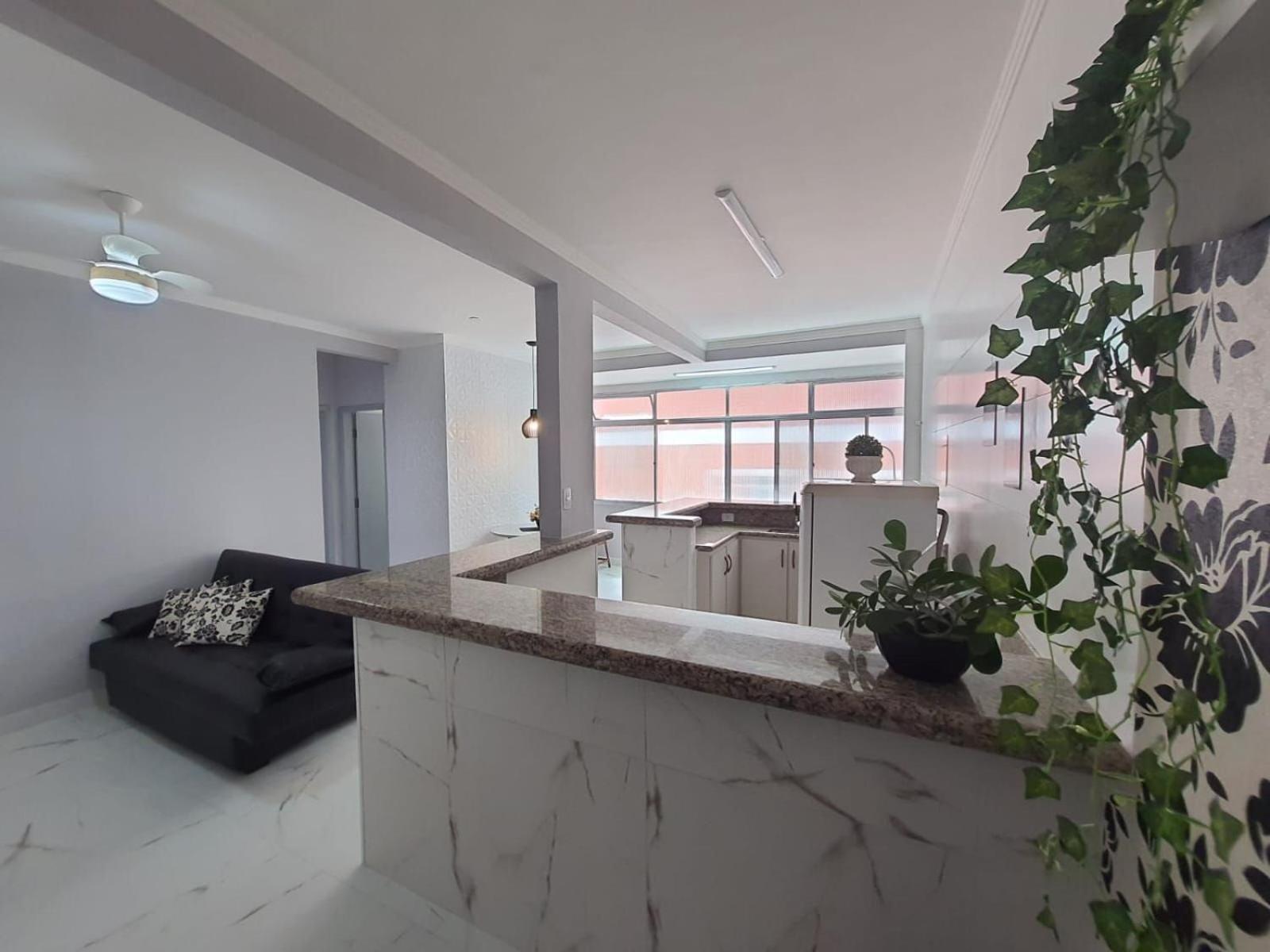 Beira Mar Tupi: Beachfront 2-bedroom With Wi-fi & Parking Apartment *