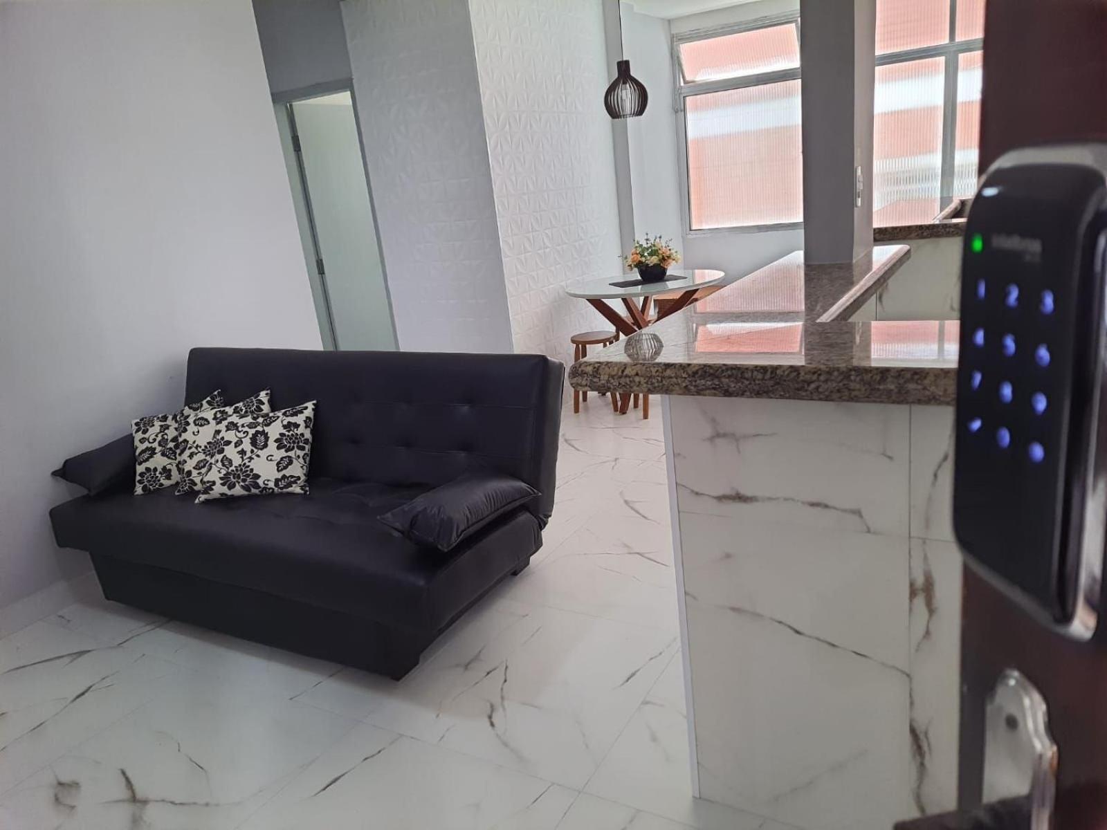 Beira Mar Tupi: Beachfront 2-bedroom With Wi-fi & Parking Apartment *