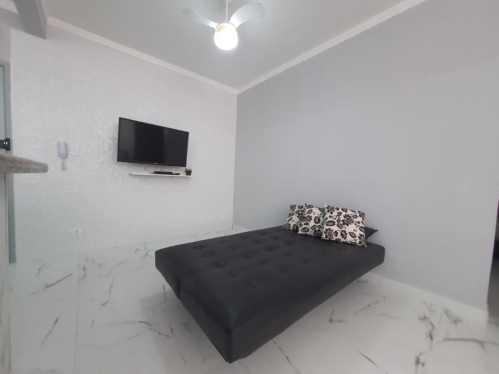 Apartment Beira Mar Tupi: Beachfront 2-bedroom With Wi-fi & Parking Praia Grande (Santos)